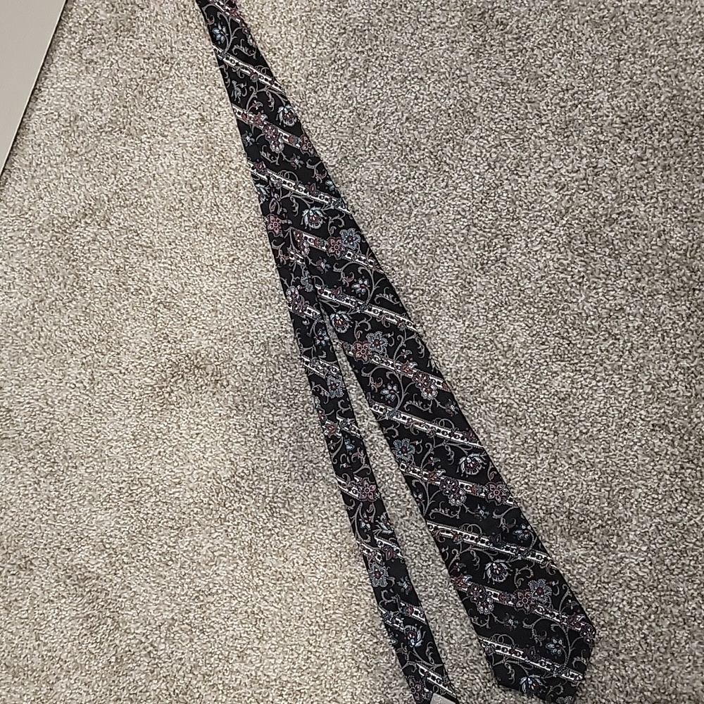 Christian Dior paisley tie